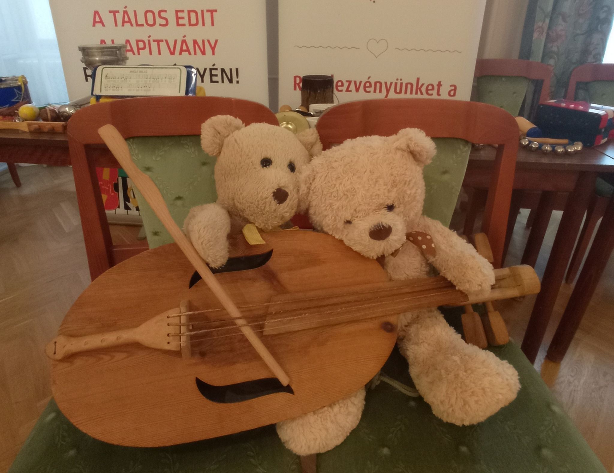 Maszkabál a Tücsökzenekarral és farsangi mulatság a Zeneoviban