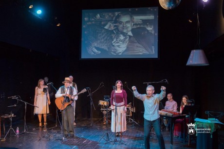 A teljesség felé bemutatóját ünnepelték a Pelikán Fészekben