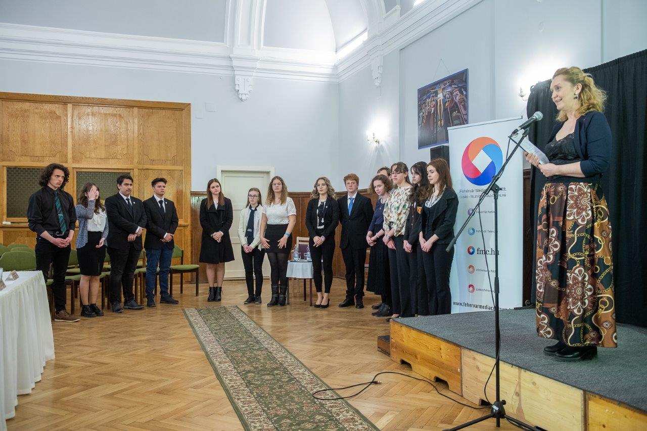 Közeleg a határidő: várják a fiatalok jelentkezését a Fehérvári Versünnepre