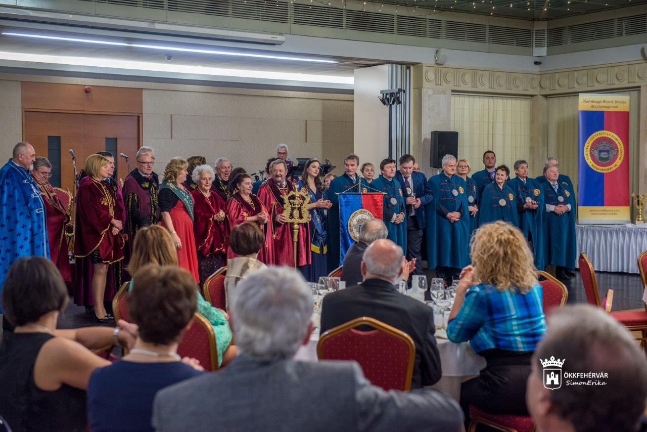 Borlovag bált és díjátadót rendez szombaton a Noé-hegyi Szent István Borlovagrend