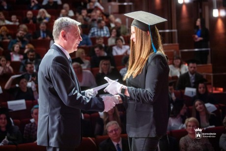 Diplomaátadó a Kodolányin - 358 hallgató szerzett diplomát ebben a félévben