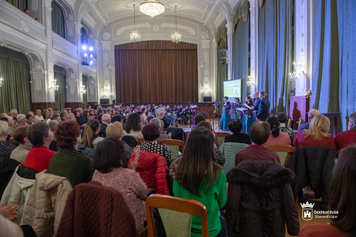 Egy évtized a MusiColore Énekegyüttessel - koncerttel ünnepeltek a Szent István Művelődési Házban