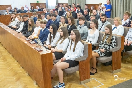 Jó tanuló – jó sportoló gála a Városházán -  tizenegy sportág képviselőjét köszöntötték