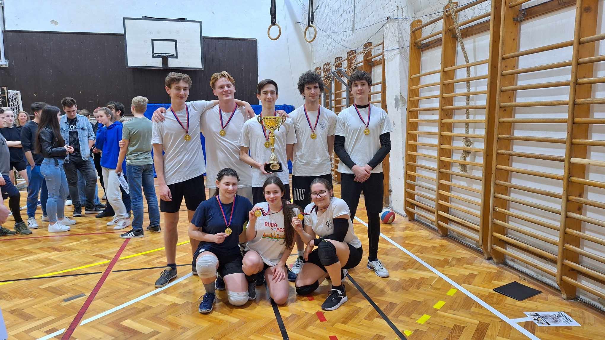 A fáradtsággal is megküzdöttek – a Nekem mindegy csapata nyerte a 24 órás röplabdatornát