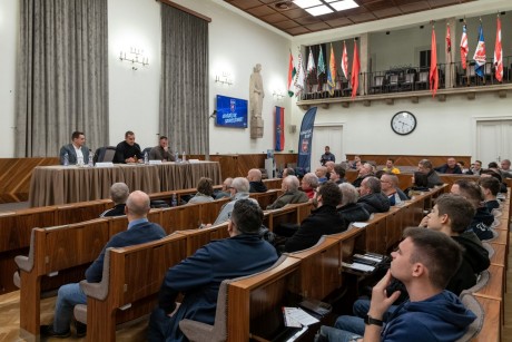 Szurkolói ankétot rendez a Fehérvár FC a Városháza Dísztermében