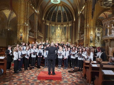Tisztelgés Kodály előtt - a Mátyás-templomban énekelt a Kodály Gimnázium Vegyeskara és az Alba Regia Vegyeskar