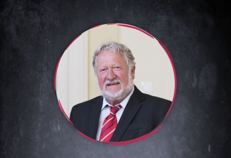 Bobory Zoltán felolvasóestje pénteken 17 órától a fehérvácsurgói Károlyi Kastélyban