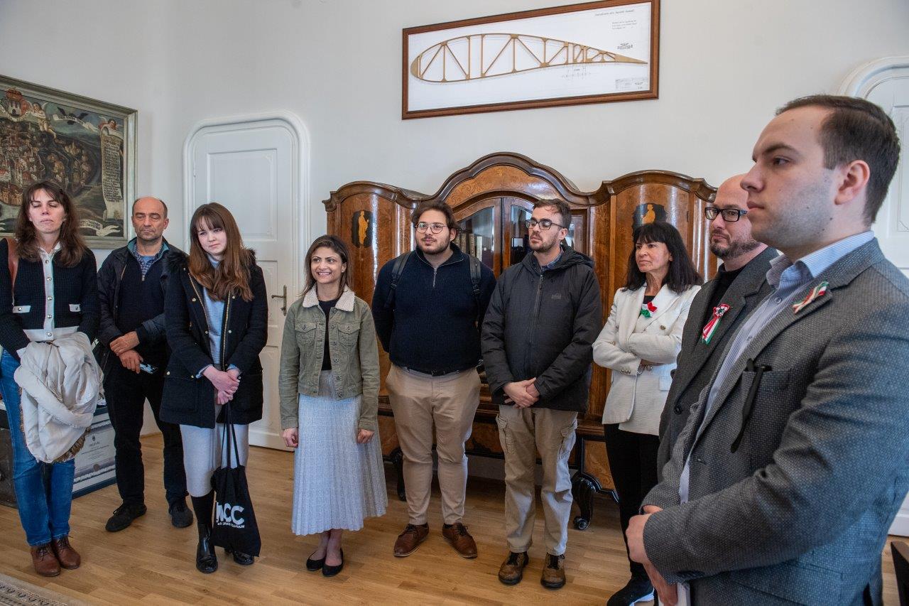 Az MCC külföldi vendégoktatóit és kutatóit fogadták a Városházán