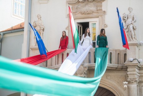 Szelíd szavú hősök - éltre kelt Munkácsy-kép Székesfehérváron