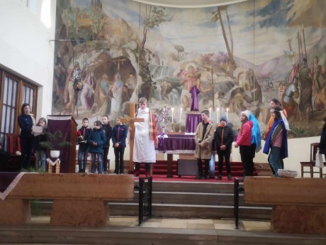 Családi keresztúttal készültek a Nagyhétre Maroshegyen