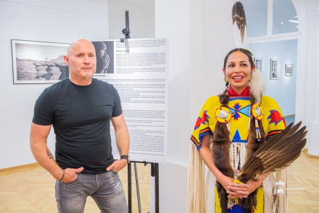 Egy életre kelt kép – Különleges találkozóval zárul az indián portrék kiállítás szerdán