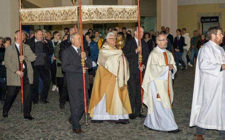 Eljött Krisztus világossága! - Húsvét vigíliája a Székesegyházban