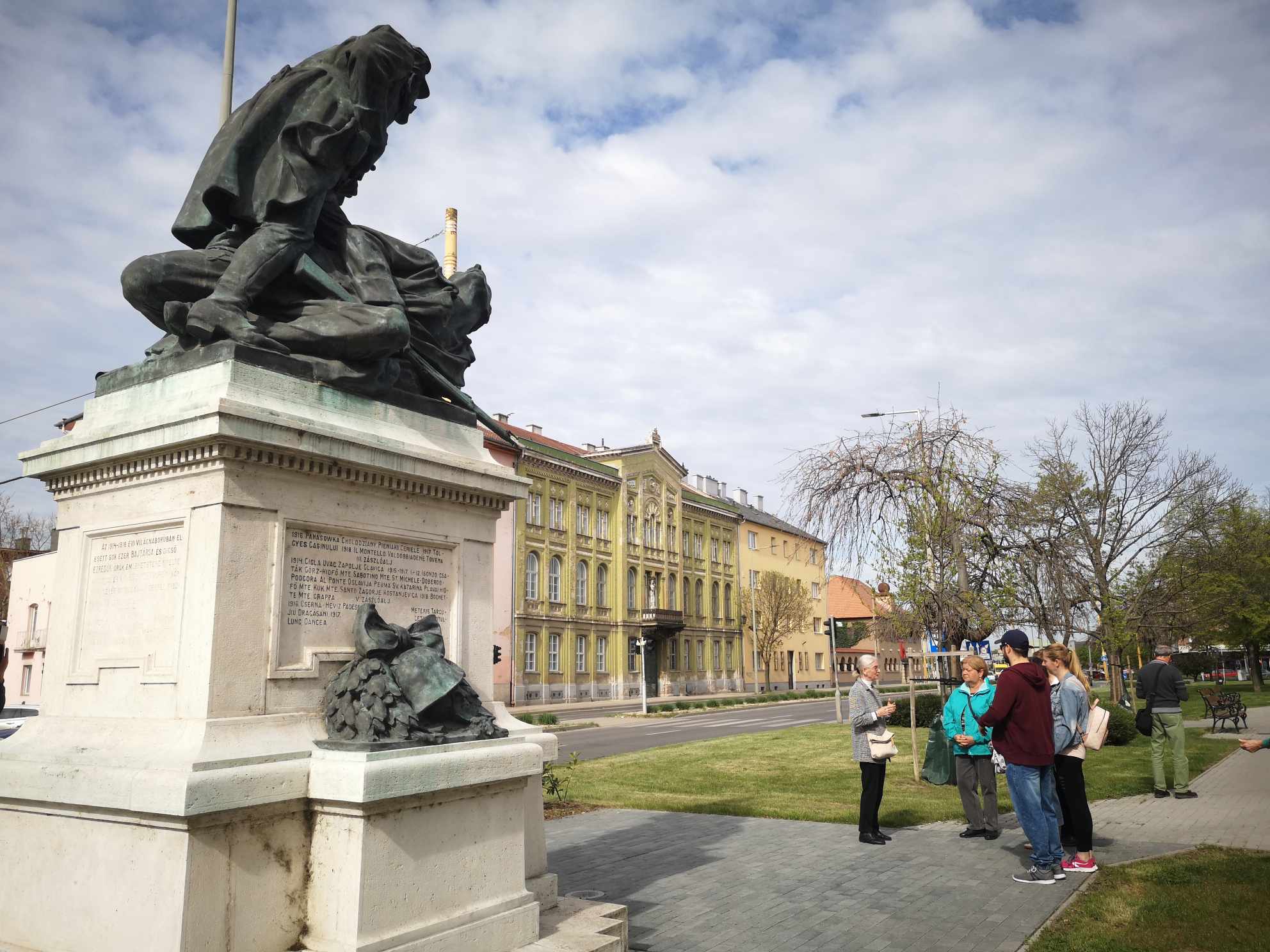 Szép szobrok városa - Városismereti séta, nem csak turistáknak