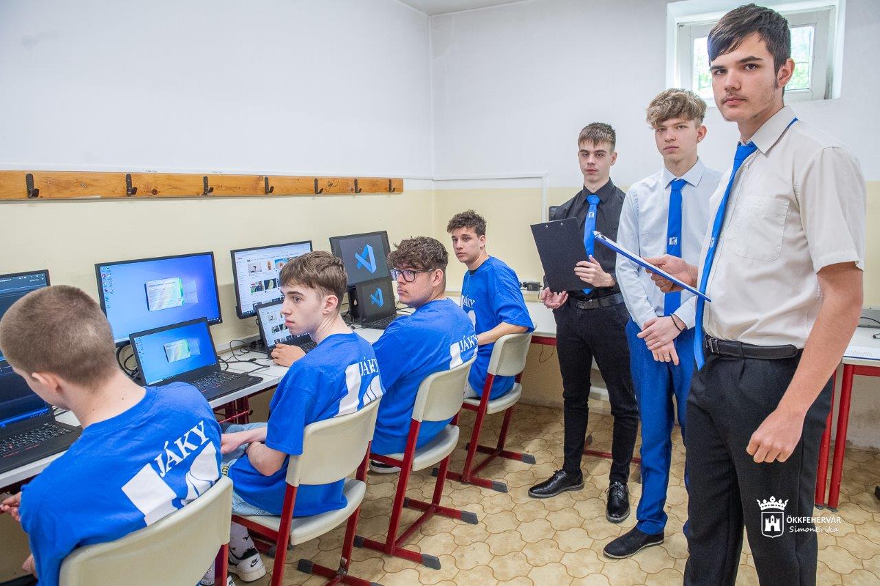 Újabb digitális eszközöket adományozott a Jákynak a British Telecommunications