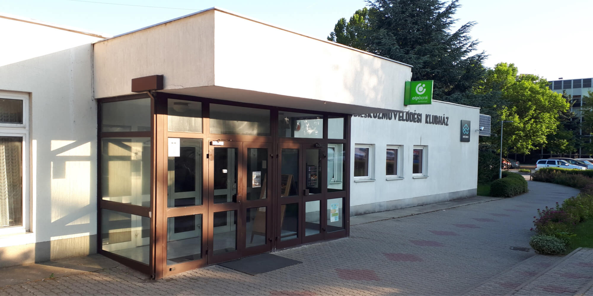 Tájak, portrék versben és vásznon a Költészen napján a Köfémben