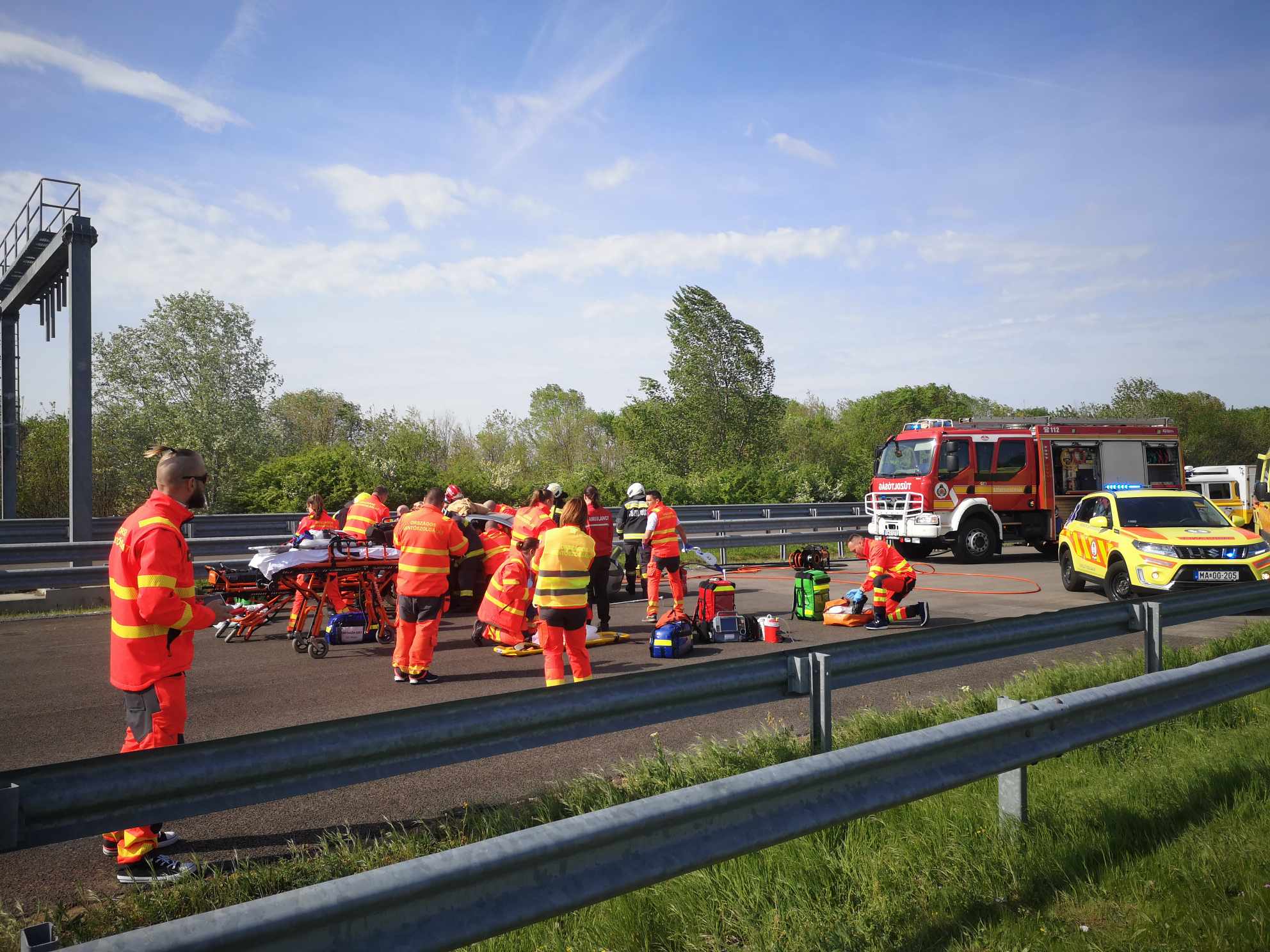 Így zajlik a mentés - Tömegbalesetnél volt szükség összehangolt intézkedésre Fejérben