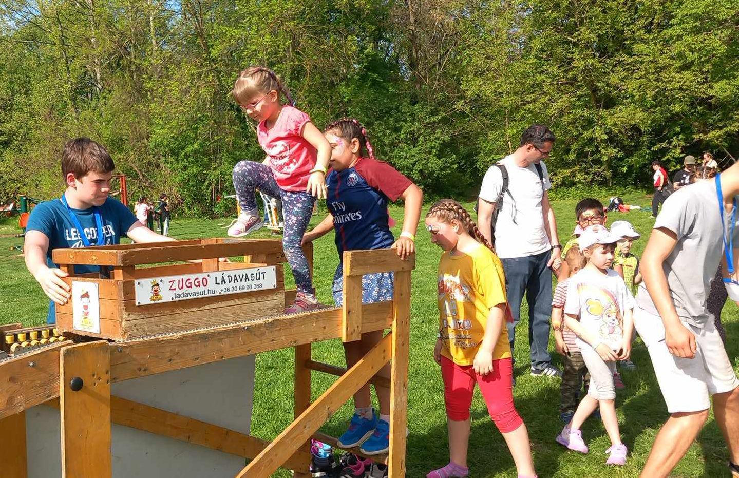 Agárdi Tavaszköszöntőn jártak a Vigyázó Kéz gondozottjai