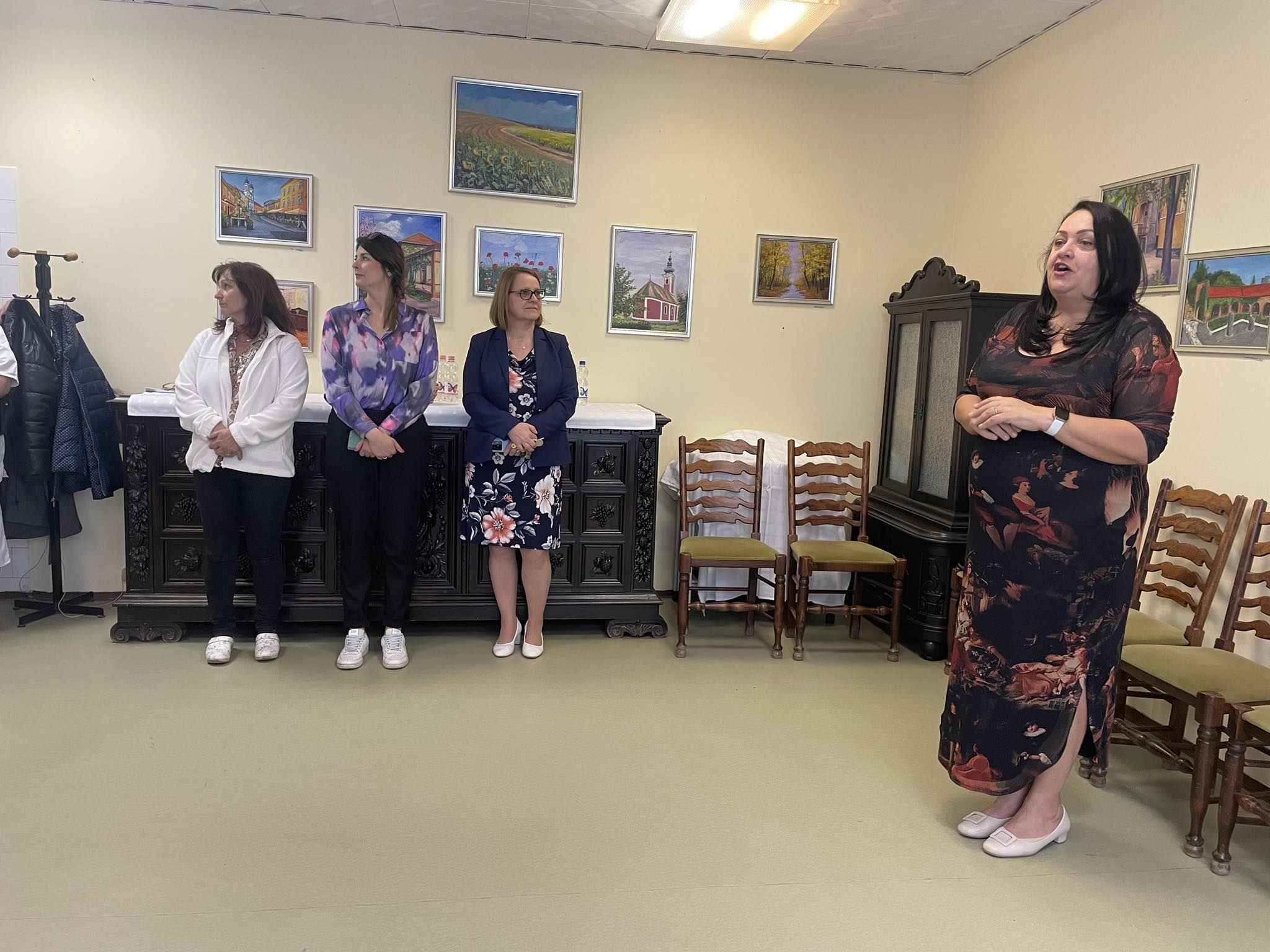 Festménykiállítás a vármegyei kórházban - a Szent György Alkotókör tagjainak munkáiból nyílt tárlat