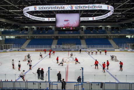 A magyar férfi felnőtt jépkorong-válogatott edzése a székesfehérvári Alba Arénában