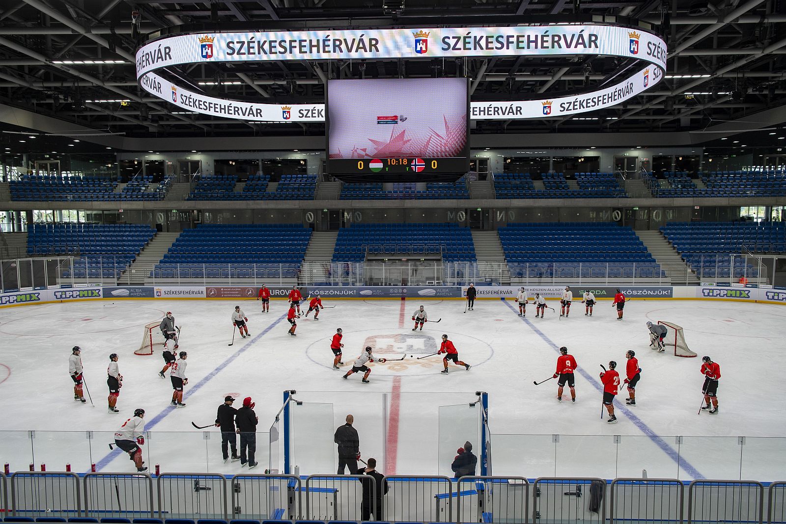 A magyar férfi felnőtt jépkorong-válogatott edzése a székesfehérvári Alba Arénában
