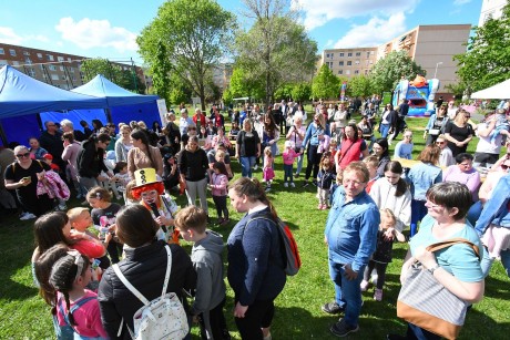 Itt a tavasz - Palotavárosi forgatag a Beszédes József téren