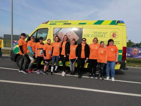 66 kilométert futottak a koraszülött gyerekekért