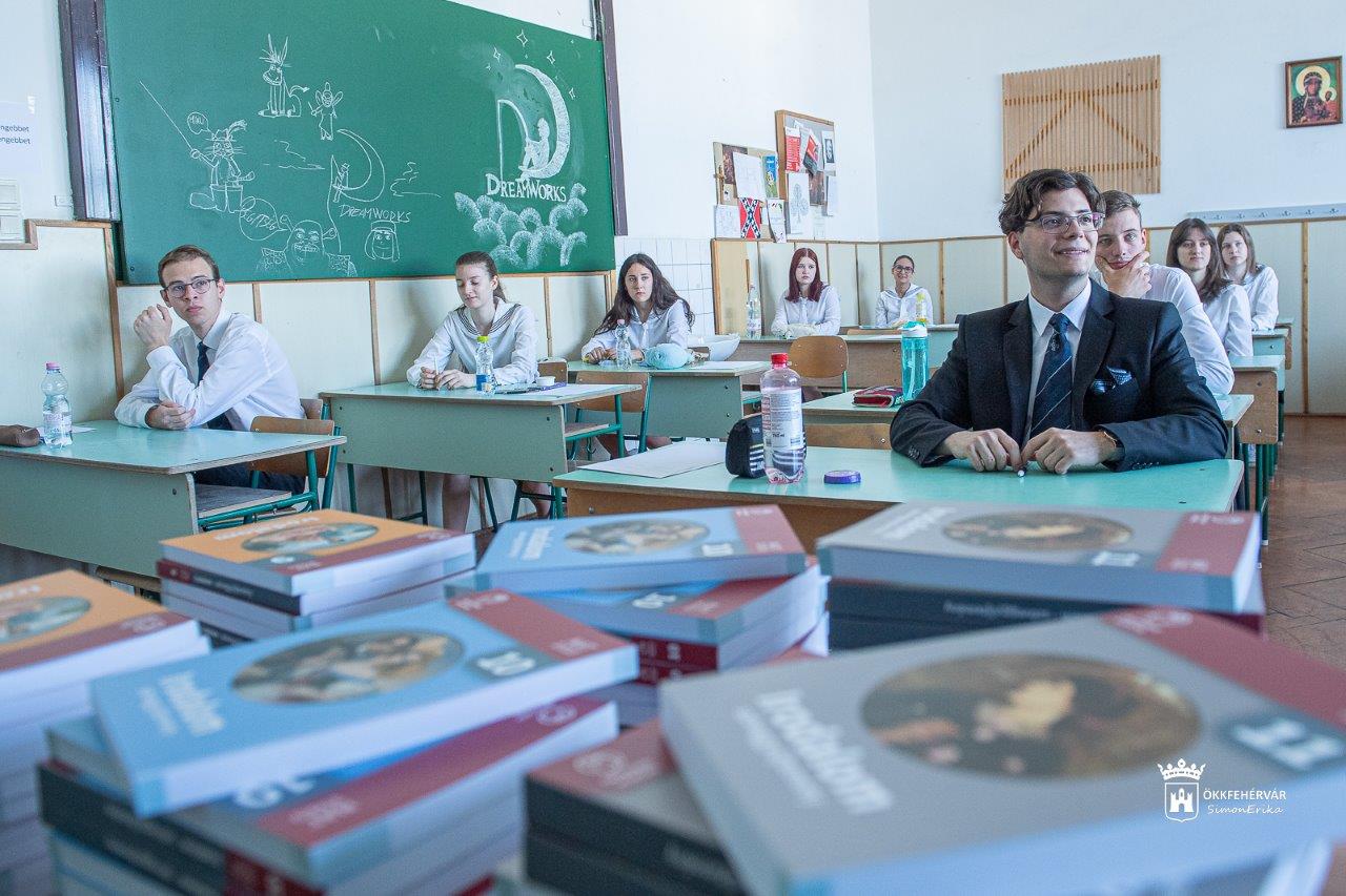 Magyar írásbelivel indult az érettségi - Karinthy vagy Babits a második részben