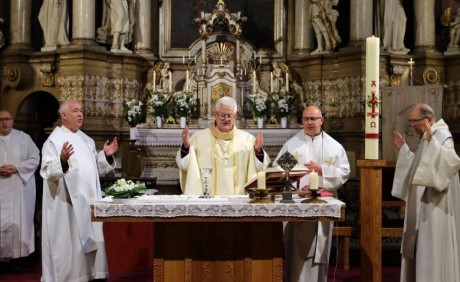 Püspöki mise lesz a Székesegyházban a Hősök vasárnapján