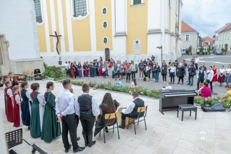 Művészeti iskolák találkozója - zeneszótól volt hangos a Belváros
