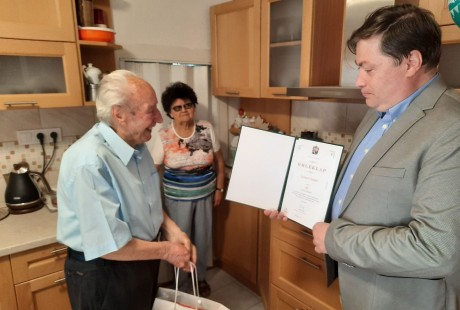 Az M7-es és a Tűzoltóság építésében is részt vett – Szemerei Sándort köszöntötték 90. születésnapján