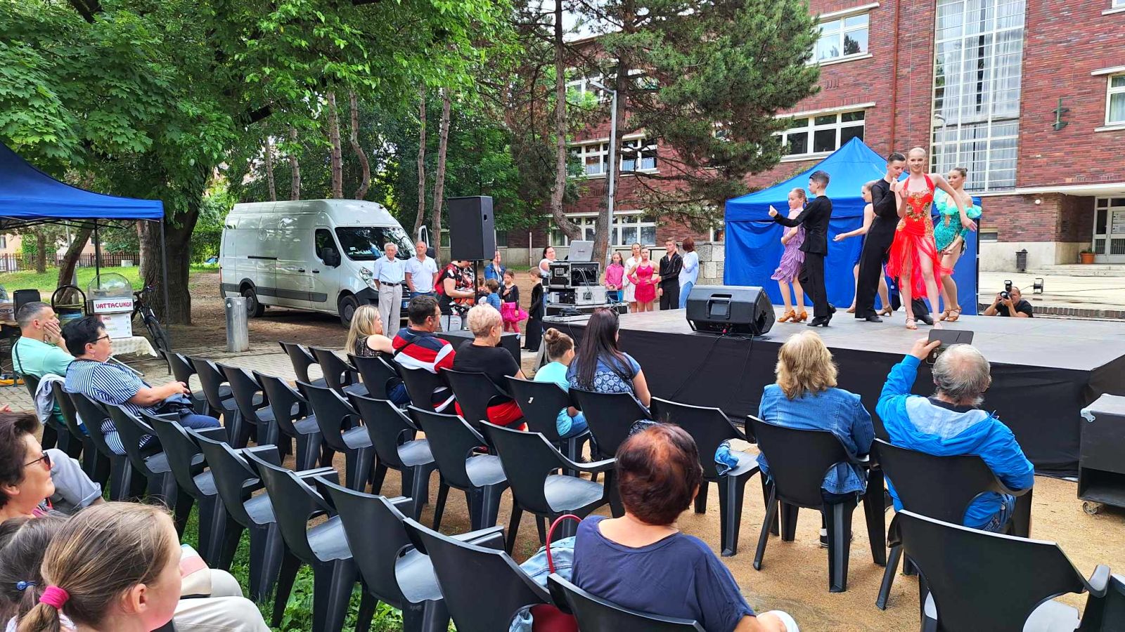 Gyerekműsorokkal és koncertekkel várta a családokat a Széna téri forgatag