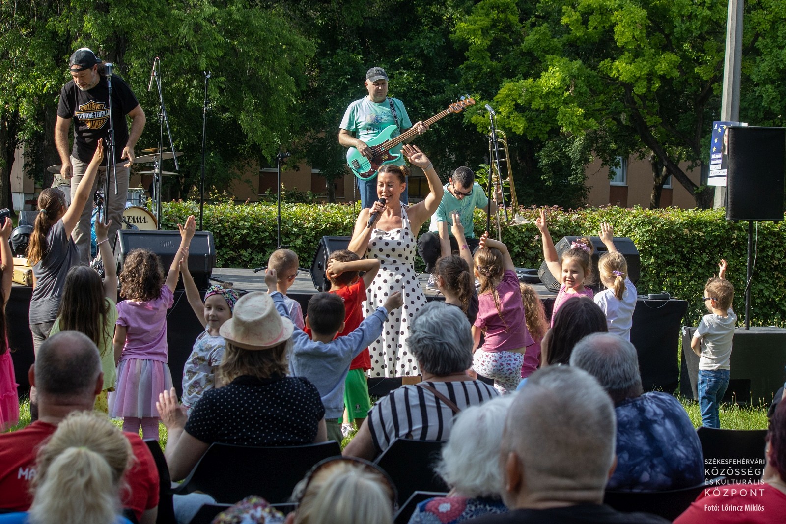 Vásári forgatag koncertekkel, ólomkatona-öntéssel és színes programokkal a Béke téren
