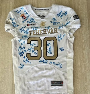 Összefogás a kis Emmáért – június 15-ig lehet licitálni az Enthroners mezére