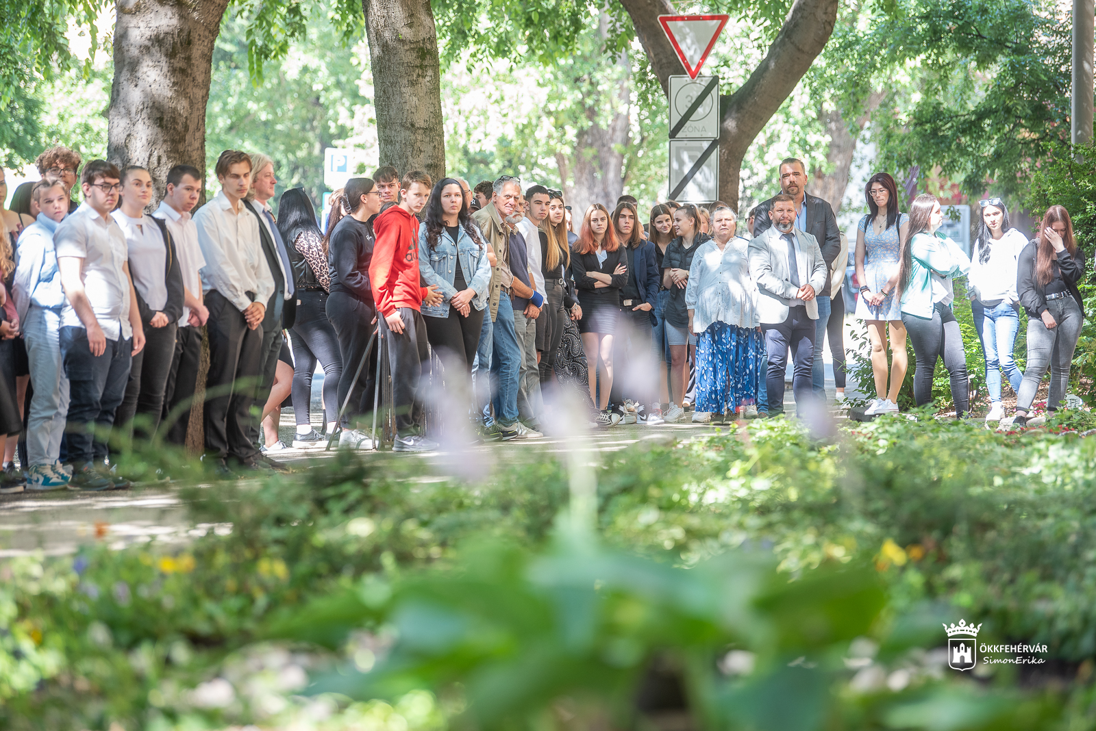 Ünnepélyesen átadták a Szent István Technikum előtt kialakított emlékparkot