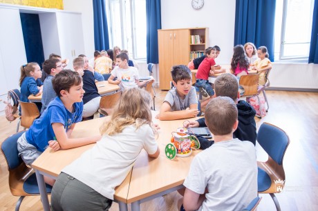 Robotok újrahasznosított anyagokból és természettudományos kísérletek