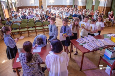 A vármegyei tanulmányi versenyek dobogósait díjazták