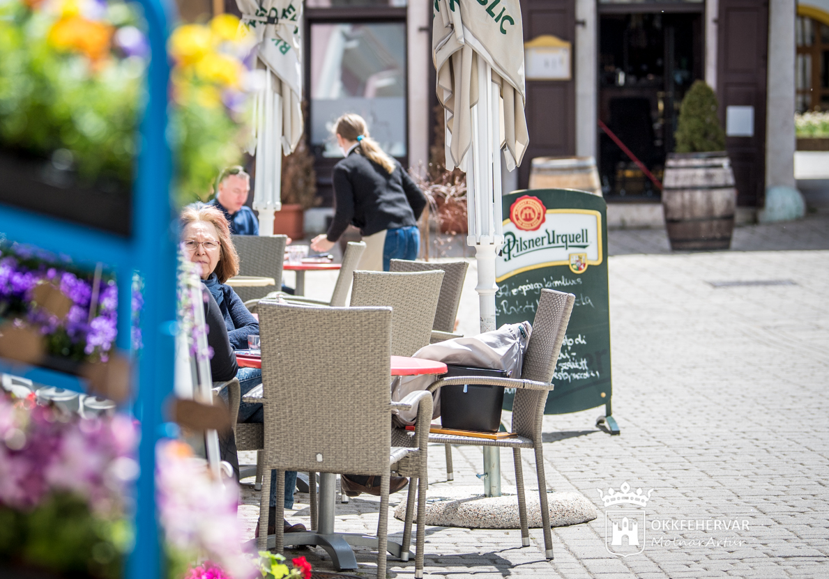 A labdarúgó EB idején éjfélig tarthatnak nyitva a belvárosi teraszok