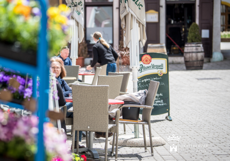 A labdarúgó EB idején éjfélig tarthatnak nyitva a belvárosi teraszok