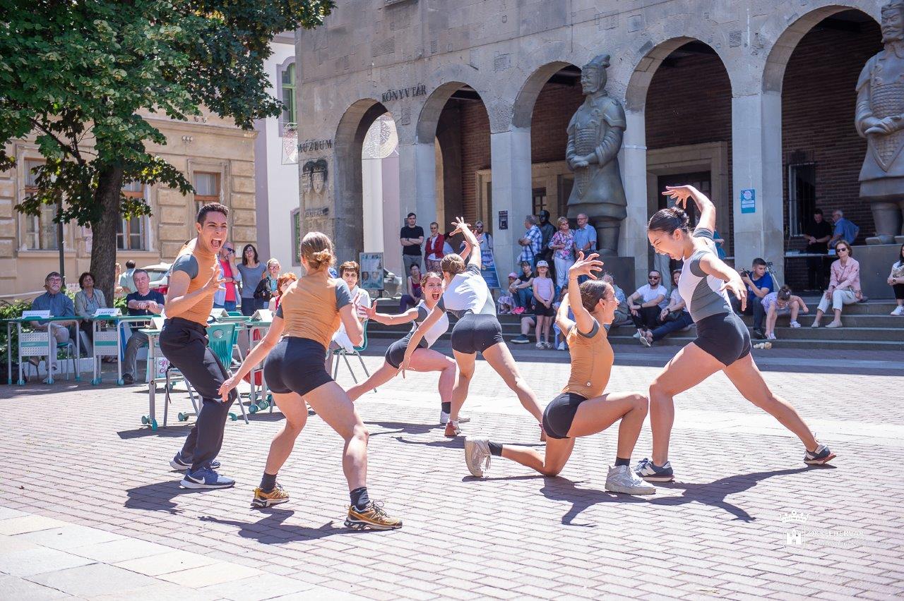 A könyvnél nincs nagyobb csoda - Könyvheti Piknik a Bartók téren