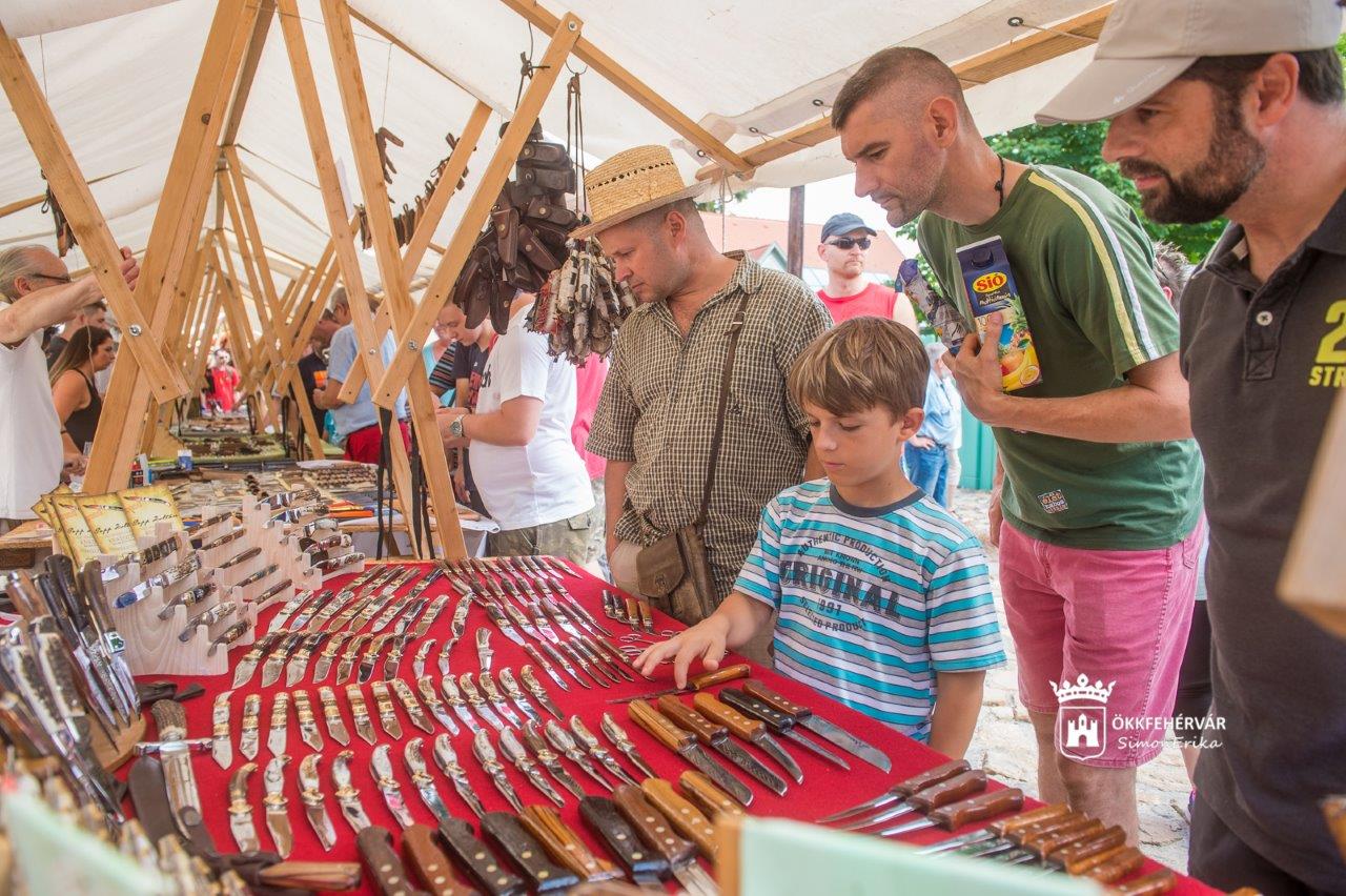Élettel telik meg Rác utca – szombaton lesz a 20. Tűzzel-Vassal Fesztivált