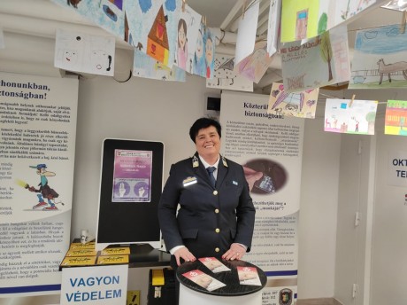 „Üljünk le egy szó(hoz)ra!” – prevenciós beszélgetés a Városház téren