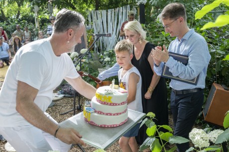 Könyves Már Vártalak 10. – szülinapi kerti buli pénteken