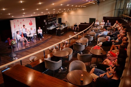 Évadot zárt szombaton a székesfehérvári Vörösmarty Színház