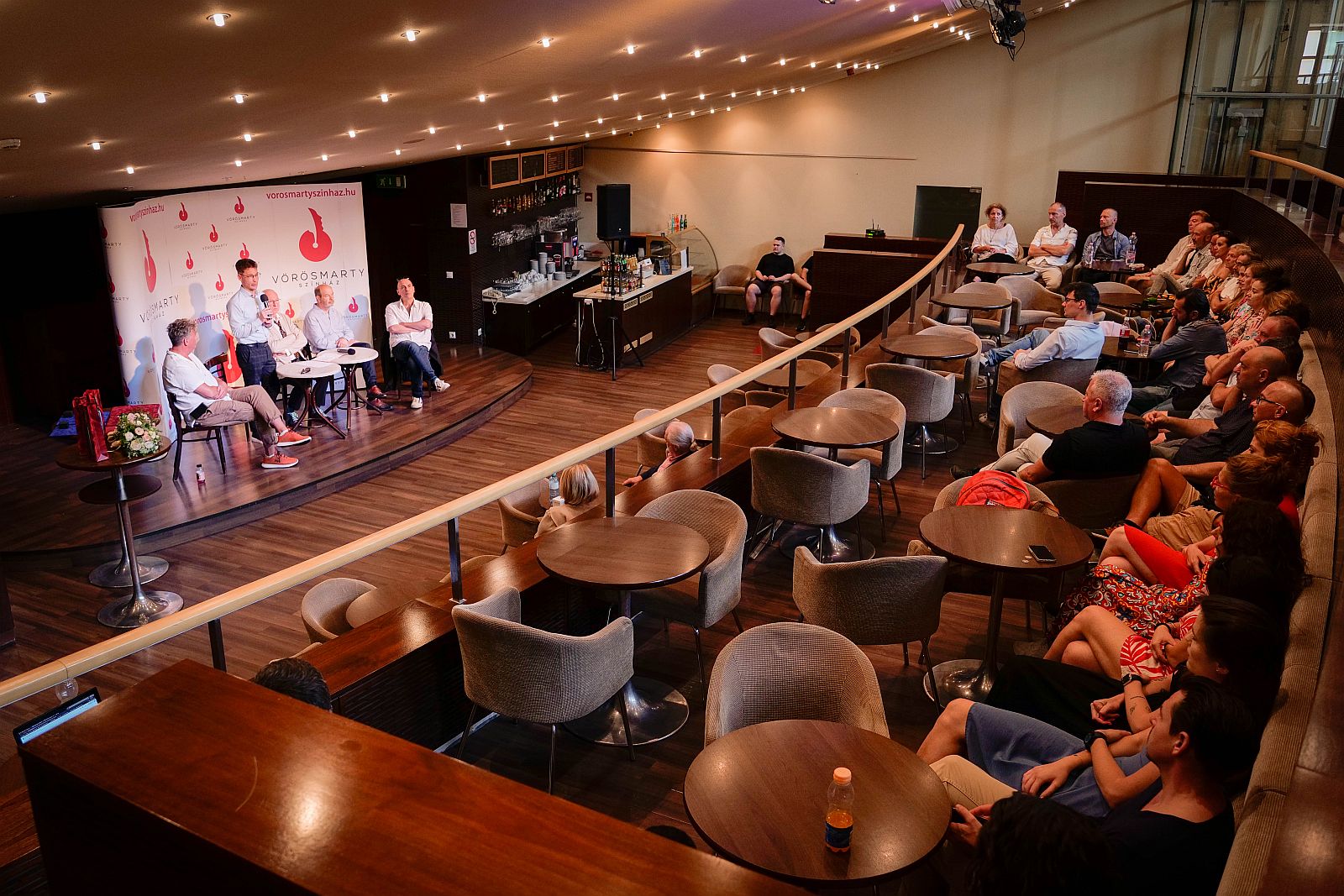 Évadot zárt szombaton a székesfehérvári Vörösmarty Színház