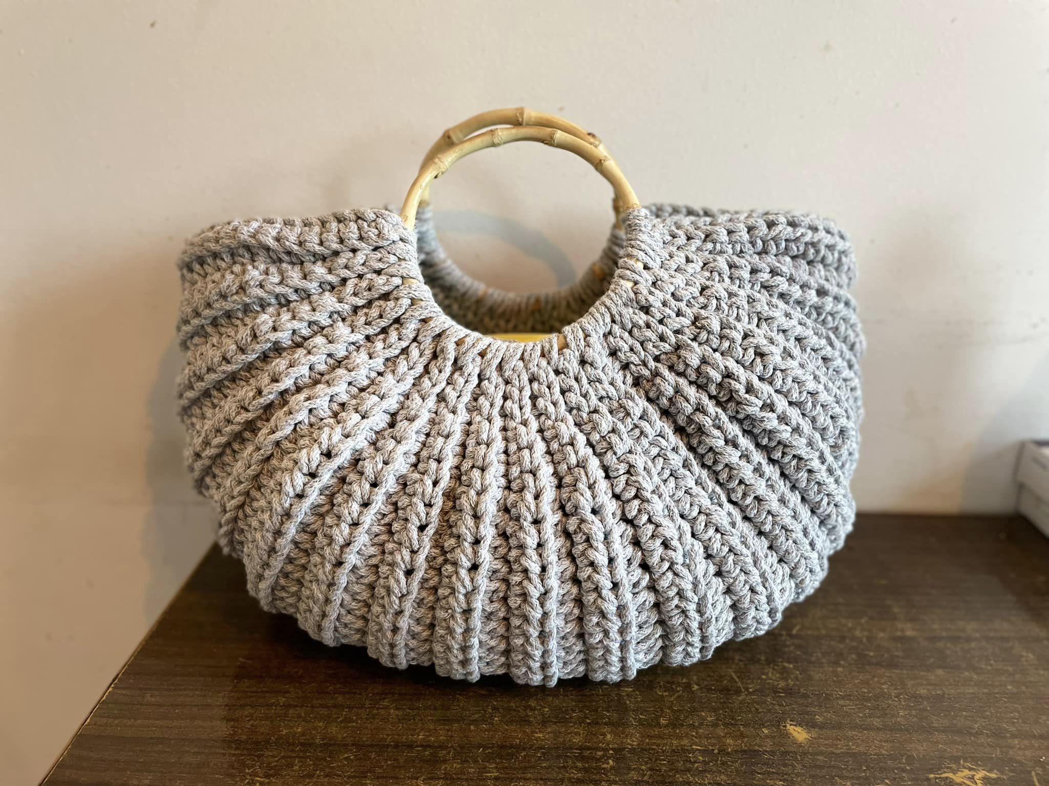 Még néhány napig látogathatóak a képzőművészeti és képeslap kiállítások a fehérvári könyvtárakban