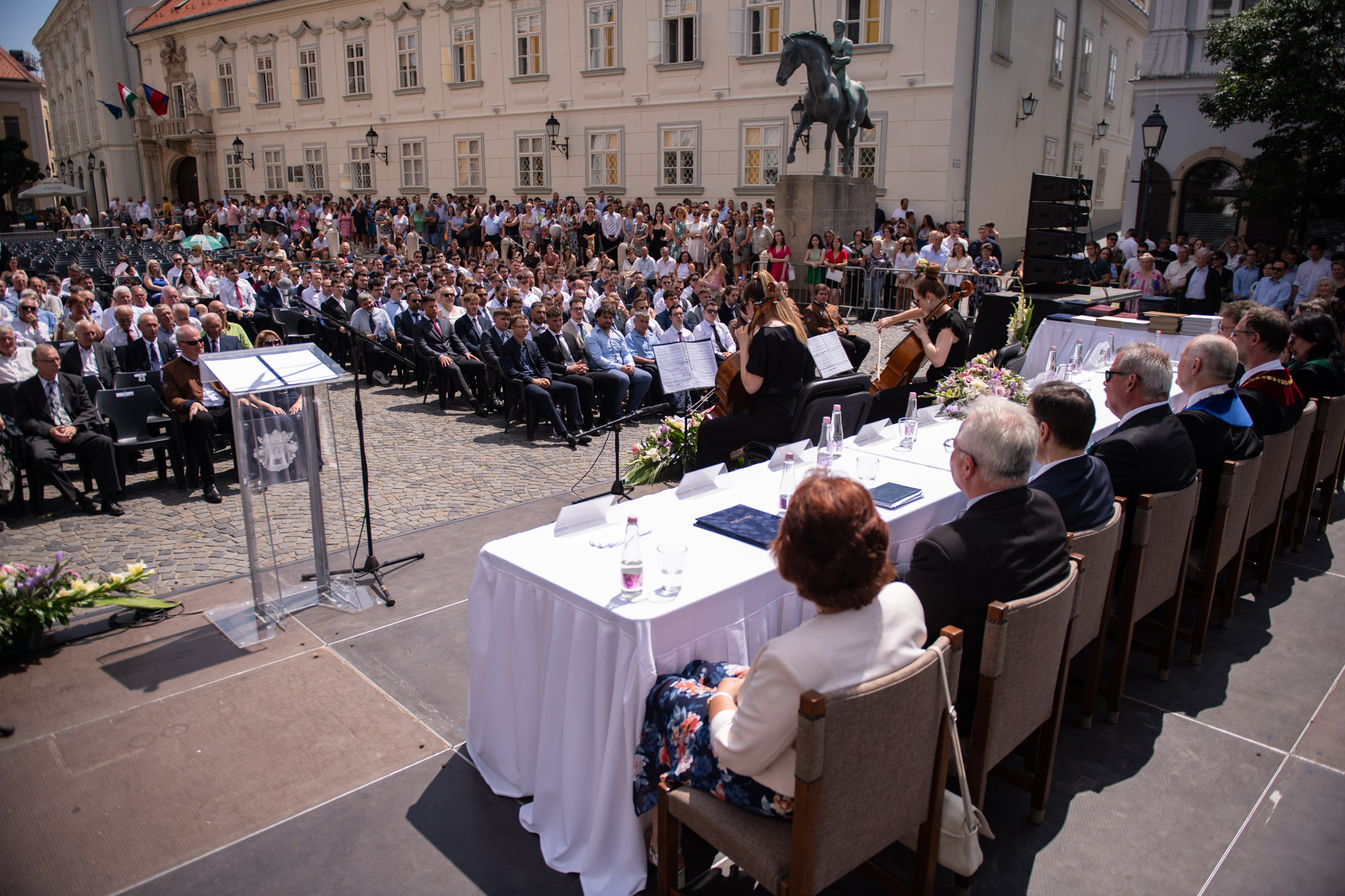 A legkorszerűbb tudást kapták meg – jubileumi diplomaátadó ünnepséget tartott az Óbudai Egyetem