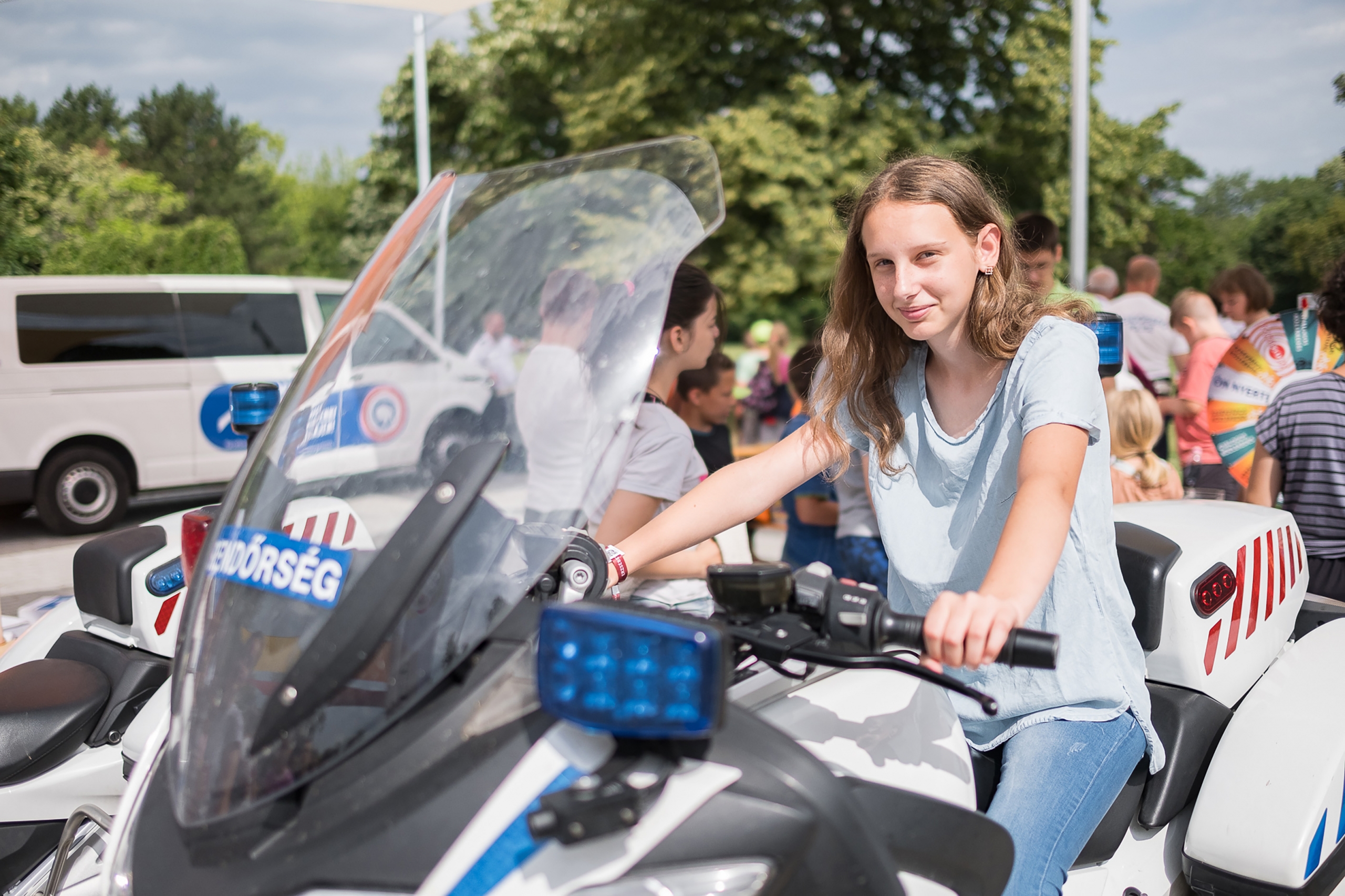 Táborozó gyereknek adtak tanácsot a fehérvári zsaruk Zánkán