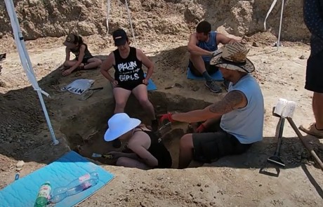 Totem állatok a sírokban: különleges leletek kerültek elő a kora avar kori sírokból Csákberényben