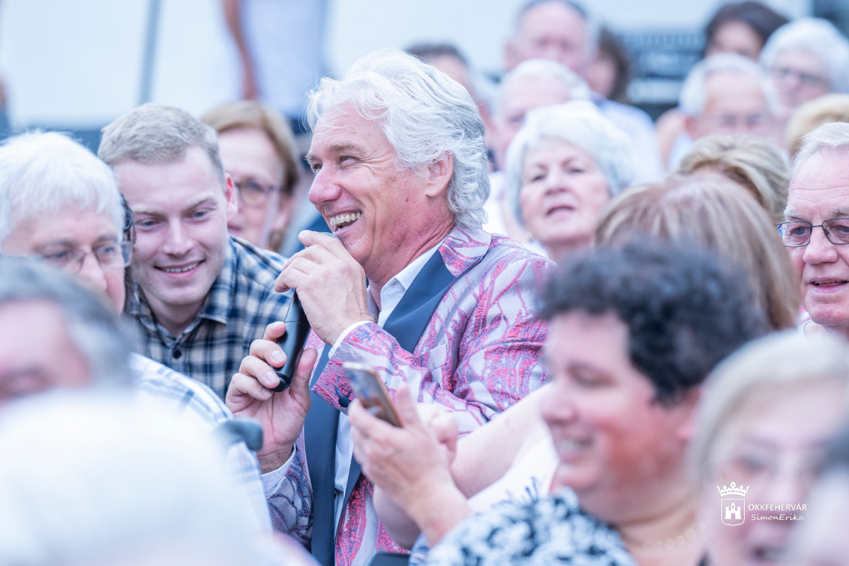Nyáresti vigalom vasárnap Buch Tiborral az Öreghegyi Közösségi Házban