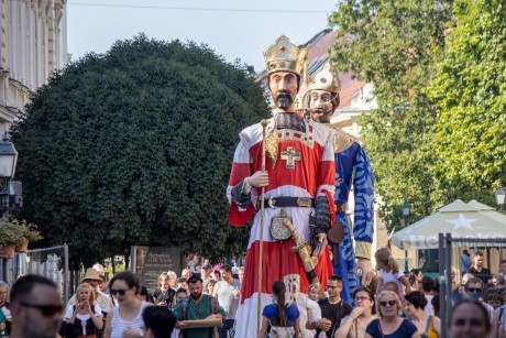 Szent László családja vonul fel szombaton délután a Belvárosban